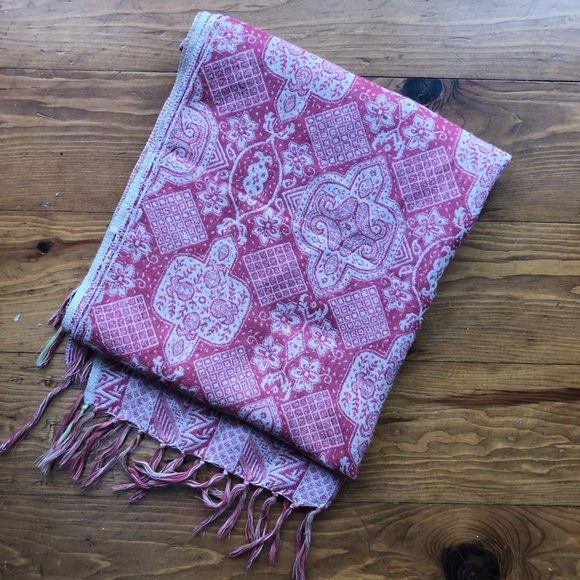 Lovely Scarf/Wrap - Picture 2 of 4